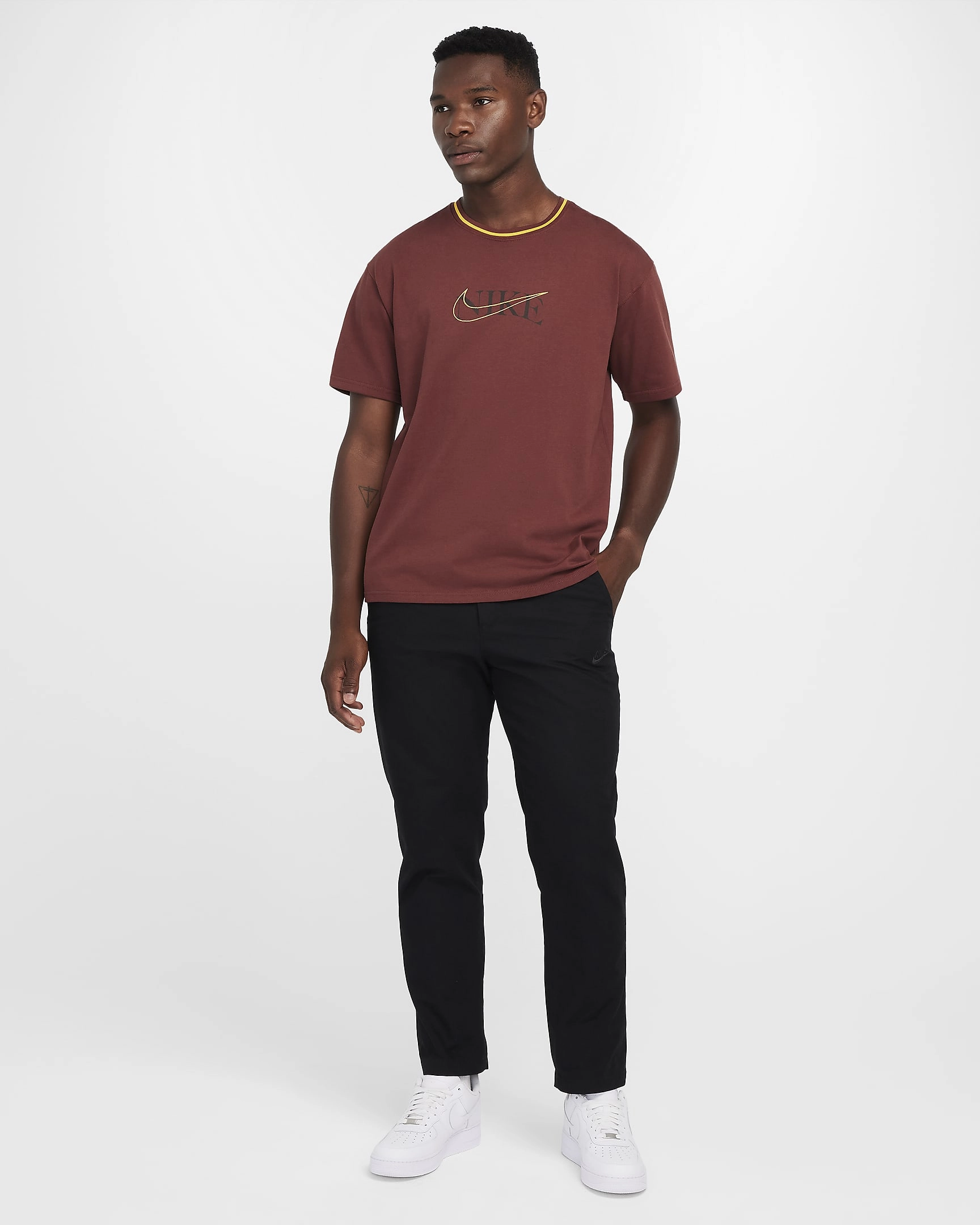 Nike Max90 T-Shirt – Klassisk Komfort og Stilfuldt Design.