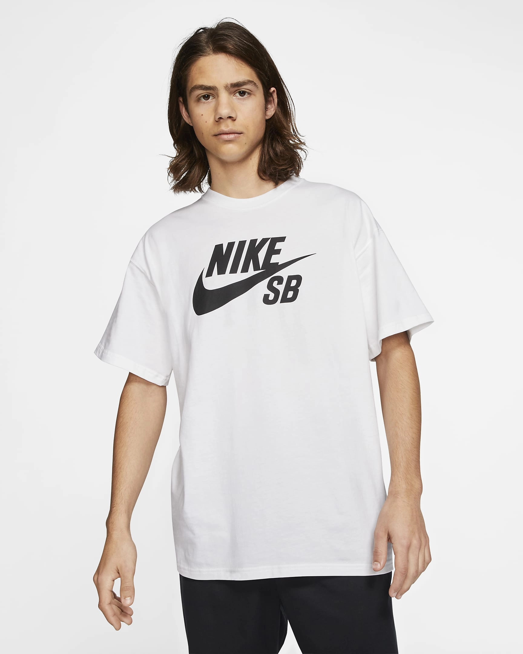 Nike SB Logo Skate T-Shirt – Rul banen med stil! Sommerens fedeste tee er her – klar til action og afslapning.